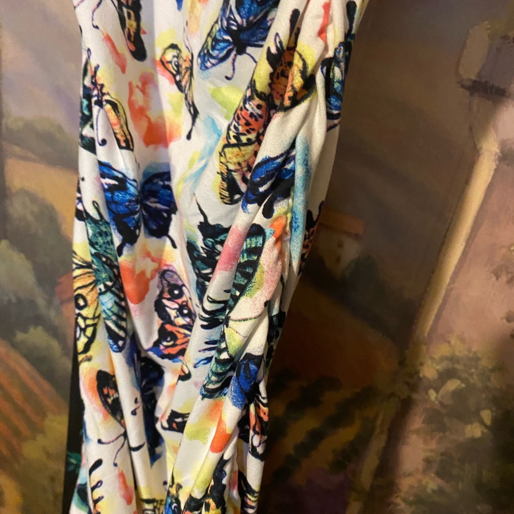 Butterfly pattern ruched side body con midi dress - Picture 9 of 9